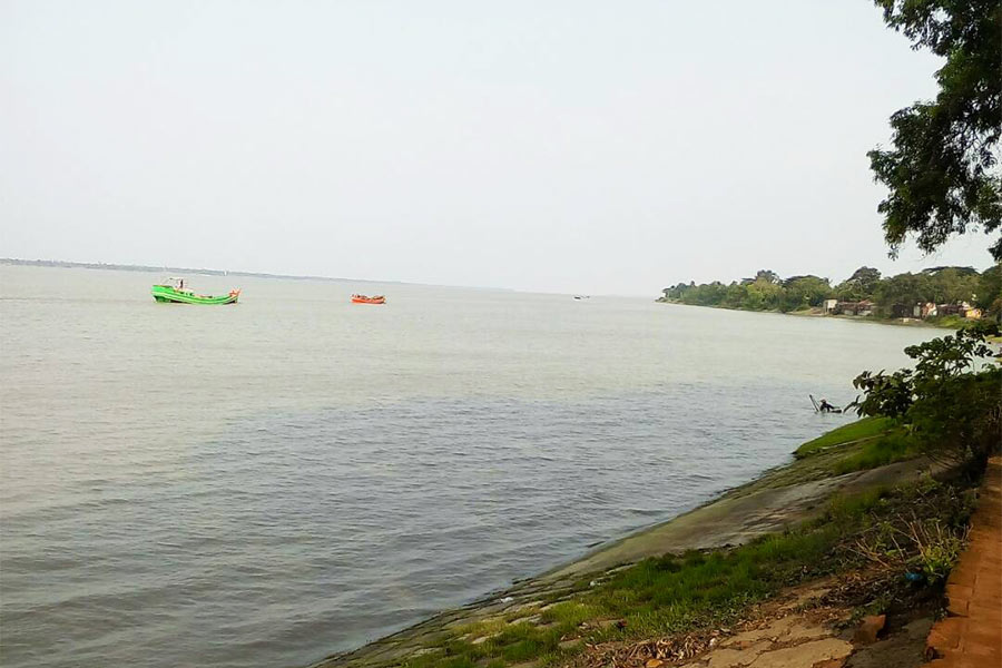 Rupnarayan riverside with fishing boats